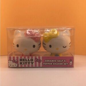 Hello kitty salt and pepper shakers